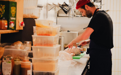 bouliche peinture en lettres gesret restaurant vitrine saint malo ambiance cuisine paysage