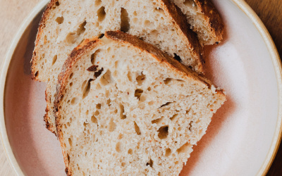 bouliche peinture en lettres gesret restaurant vitrine saint malo cuisine food assiette pain maison boulangerie