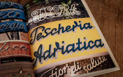 livres de base peinture en lettres script italienne