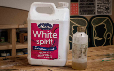 white spirit huile de pied de boeuf peinture en lettres