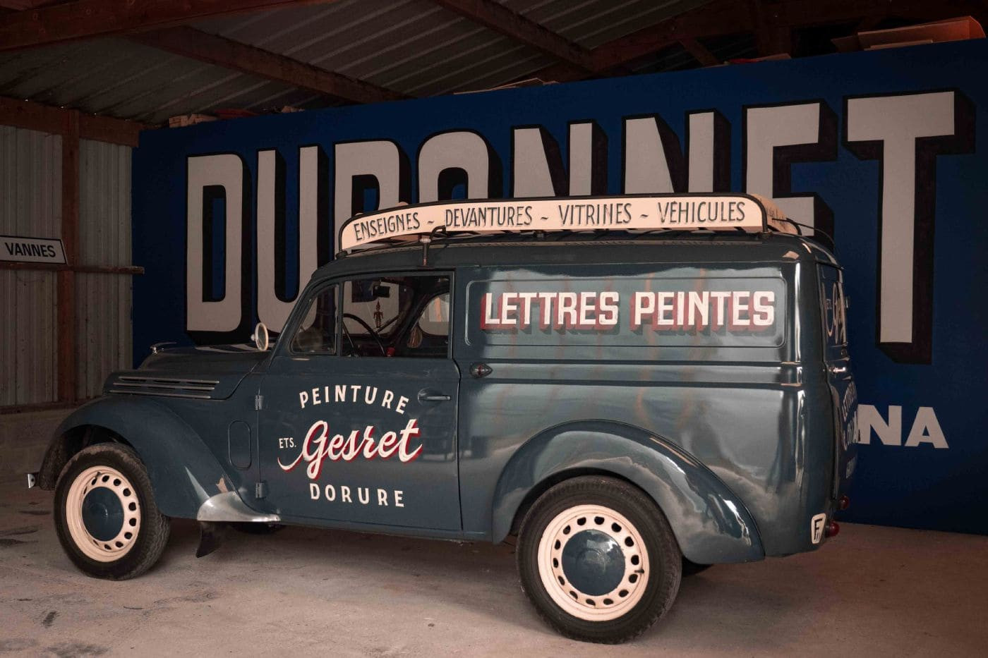 peinture en lettre sur vehicule gesret