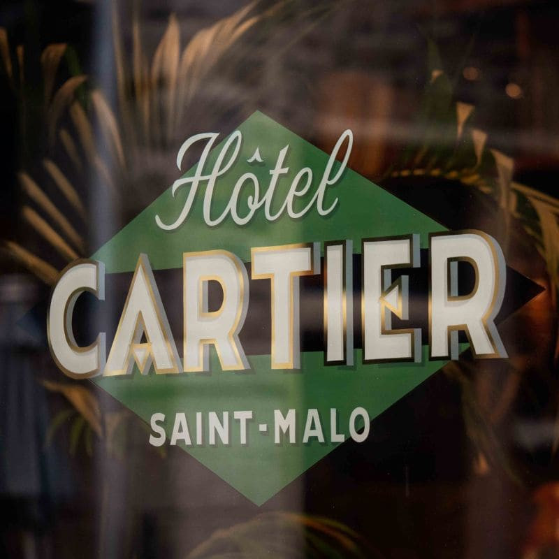 feuille d or sous verre eglomise hotel cartier gesret